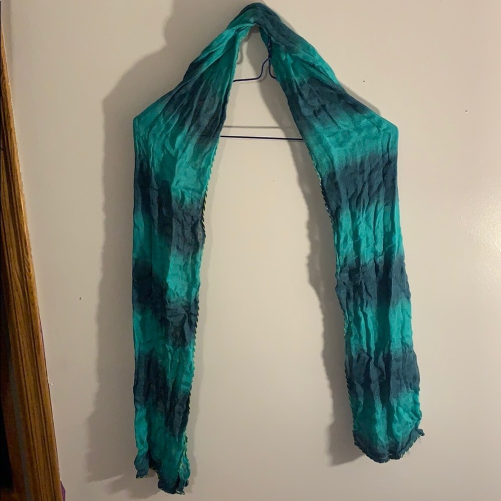 Nollie scarf